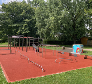 Indianer Spielplatz in Bitburg mit der neu aufgestellten Sportbox