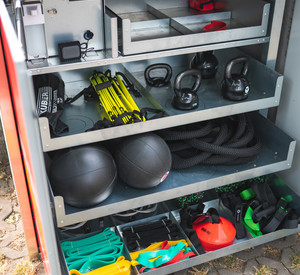 Box mit Trainingsequipment