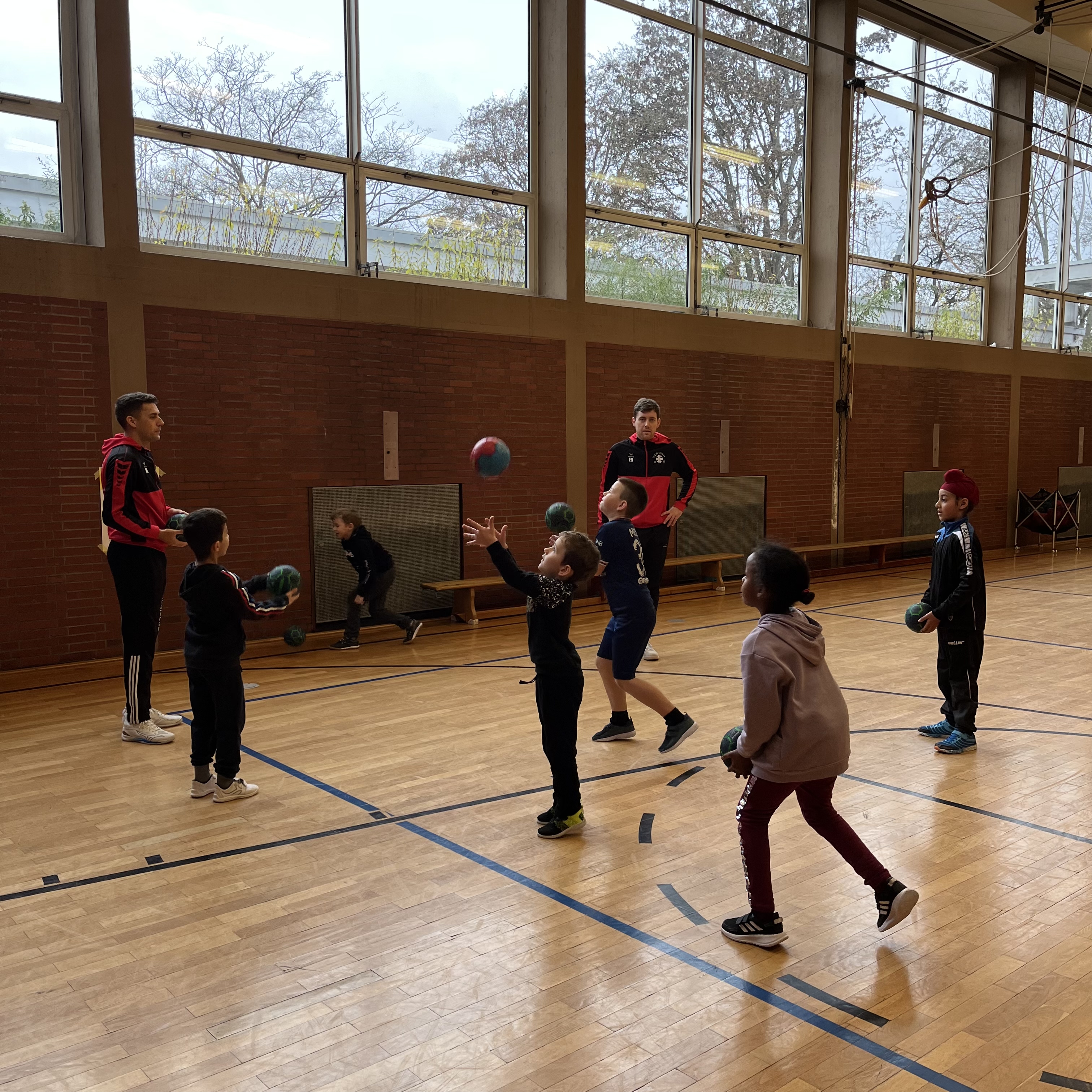 Kinder beim Handball